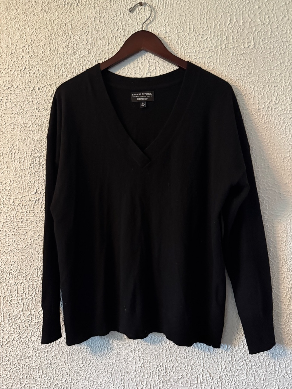 Banana Republic Merino Wool Women's V-Neck Sweater — Black